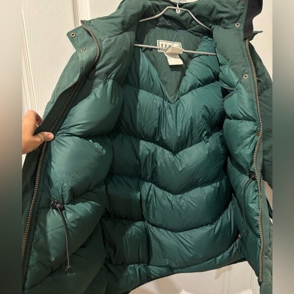 L.L. Bean Ladies Green Goose Down Parka w/ Removable Fur Trimmed Hood - Picture 10 of 11
